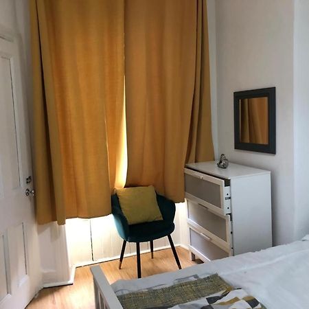 Lovely 2 Bedroom Apartment Close To City Centre Edimburgo Esterno foto