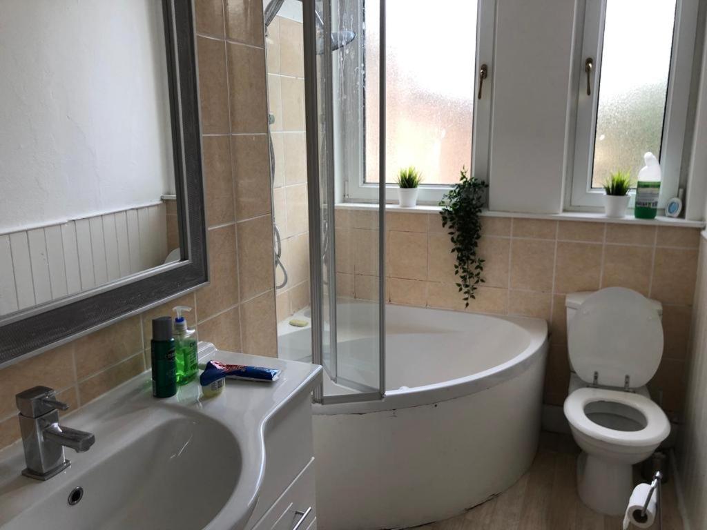Lovely 2 Bedroom Apartment Close To City Centre Edimburgo Esterno foto